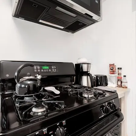 Trendy Apartment In Downtown - Near Montrose